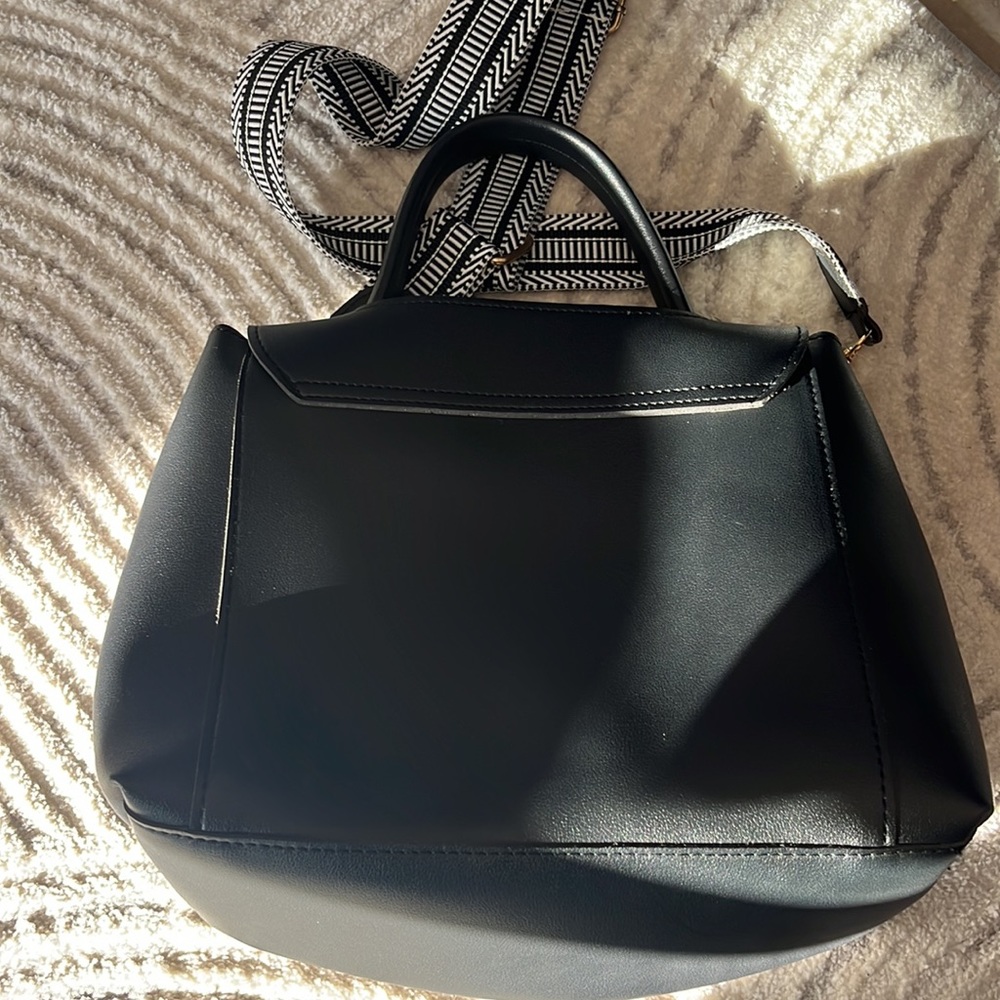 Crossbody purse - Picture 2 of 5
